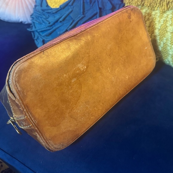 AUTHENTIC LOUIS VUITTON “Alma” purse - bottom damaged - Picture 10 of 16